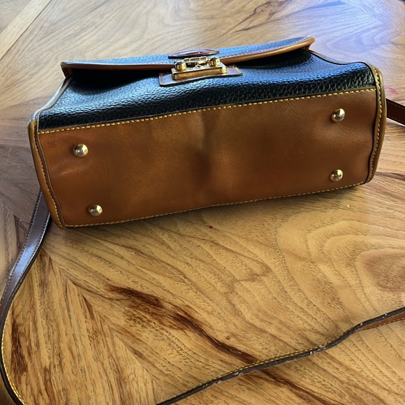 Rooney and Bourke All Weather Leather Vintage Crossbody Lockhart Purse - Picture 7 of 8